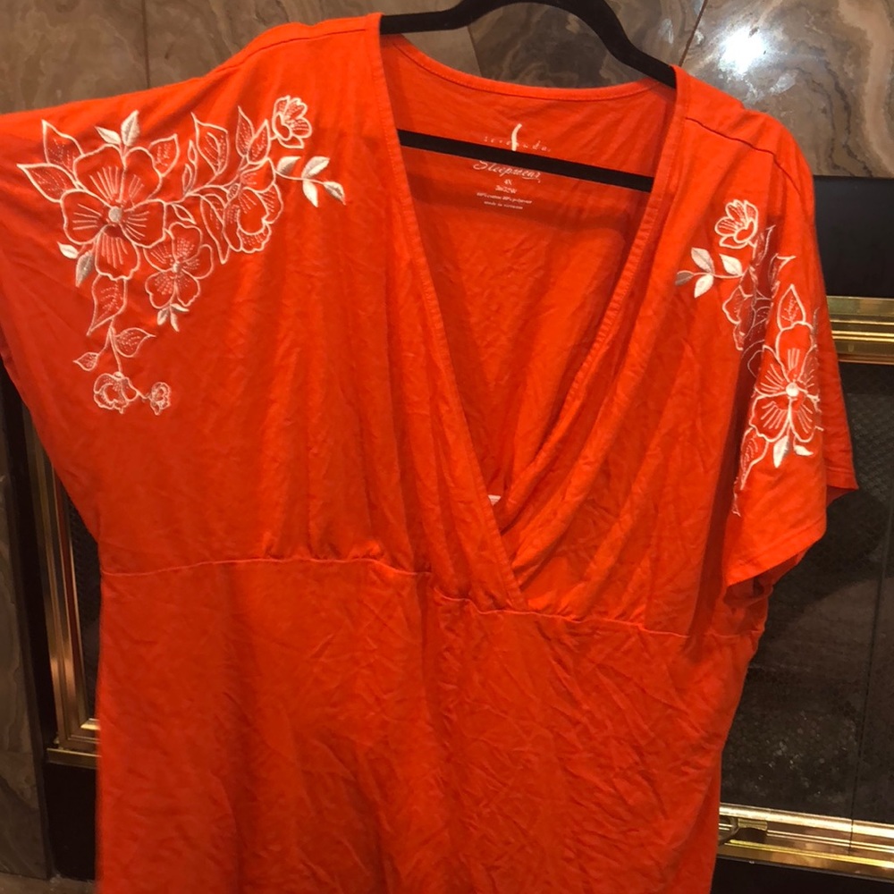 🔥30/32 W Plus Size Serenada sleep shirt deep V
